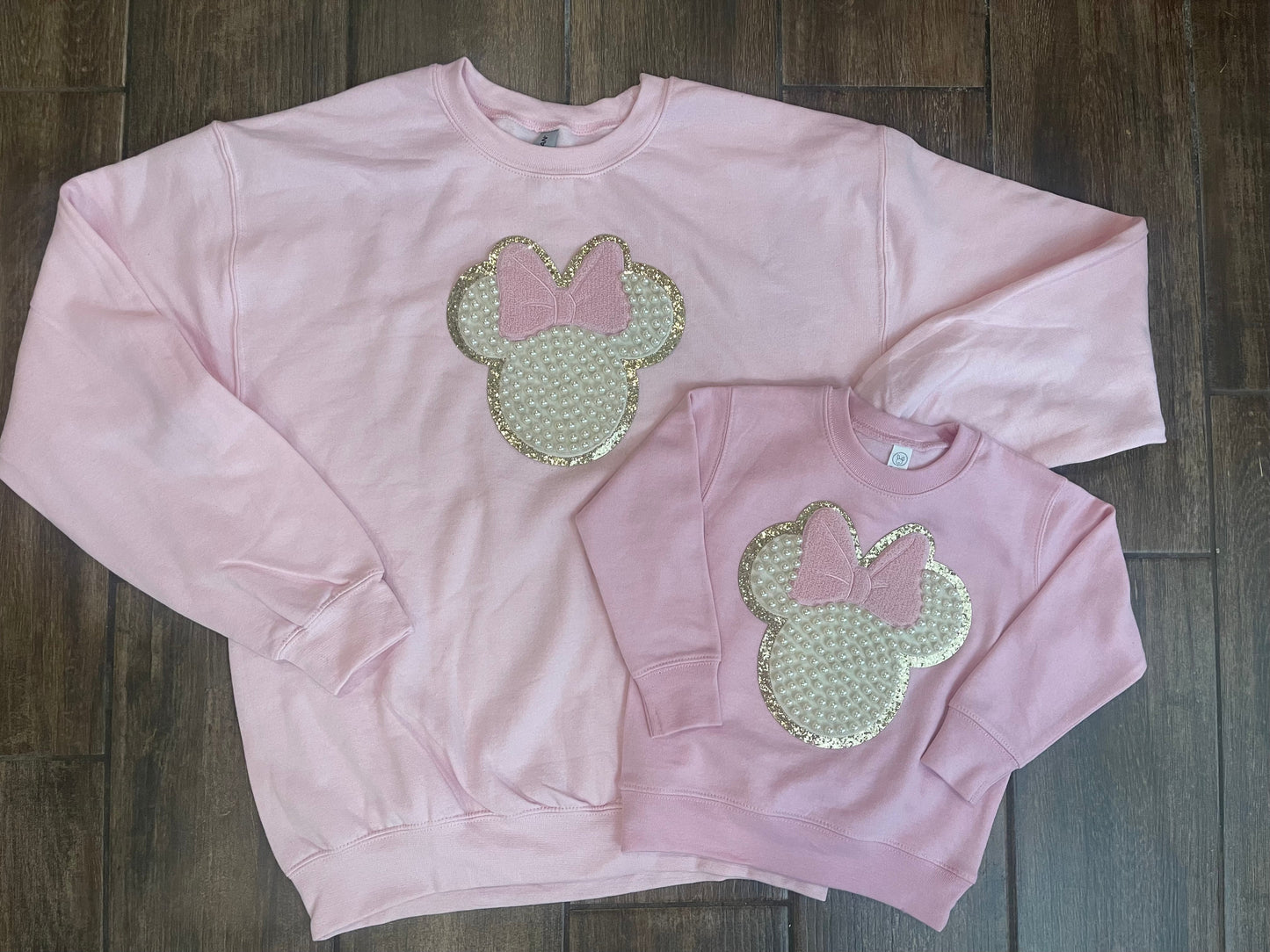 *preorder* Adult Minnie Mouse Pearl Patch sweatshirt